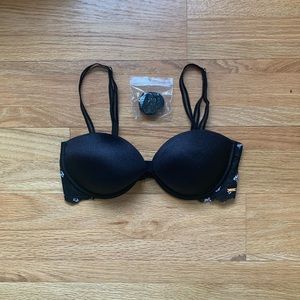 NWOT - VS PINK Black and White Floral Lace Underwire Strapless Bra. Size 32C.